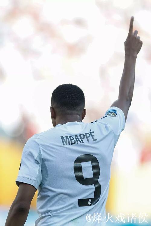 姆巴佩本赛季各项赛事直接参与30球,占皇马全队进球的65% 姆巴佩本赛季各项赛事直接参与30球,占皇马全队进球的65%