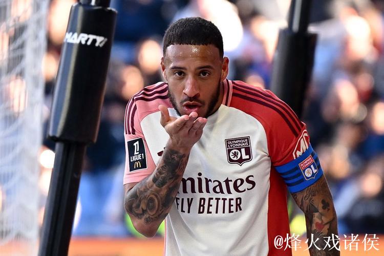 队报：曼联接触里昂中场托利索，球员对转会持开放态度